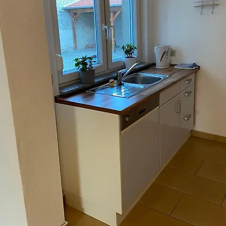 Großzügige Mit Schreibtischarbeitsplatz In Genthin Ot *