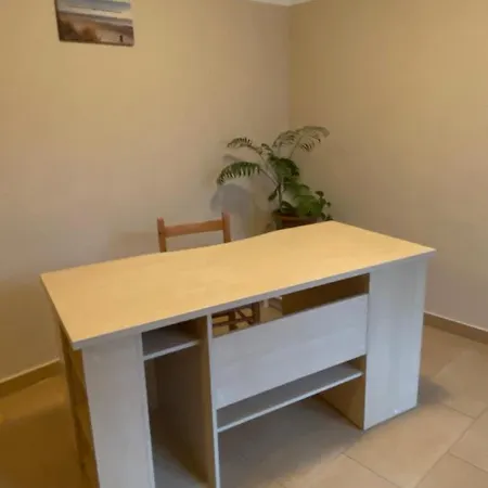 Grosszuegige Mit Schreibtischarbeitsplatz In Genthin Ot