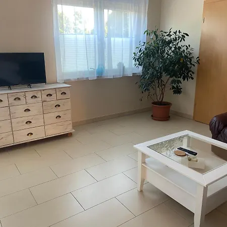 Apartment Großzügige Mit Schreibtischarbeitsplatz In Genthin Ot