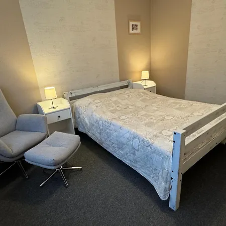 Grosszuegige Mit Schreibtischarbeitsplatz In Genthin Ot *