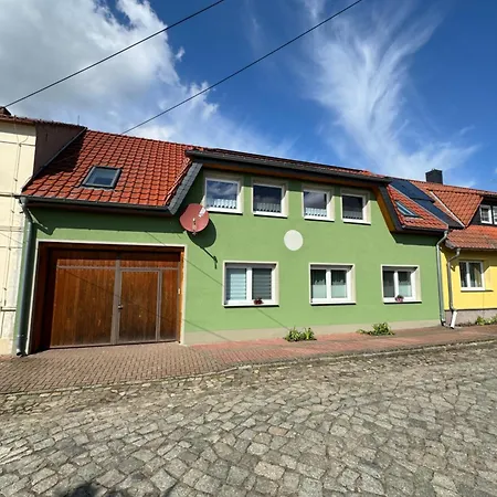 Grosszuegige Mit Schreibtischarbeitsplatz In Genthin Ot