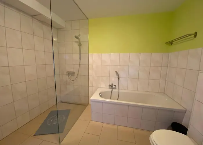 アパート Grosszuegige Mit Schreibtischarbeitsplatz In Genthin Ot *