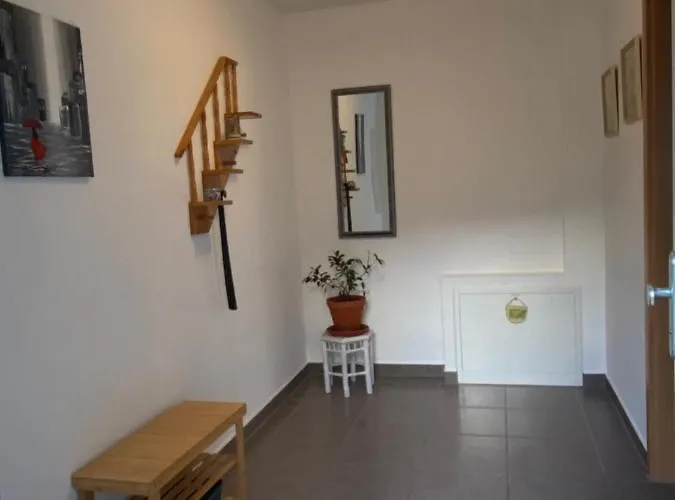 Grosszuegige Mit Schreibtischarbeitsplatz In Genthin Ot