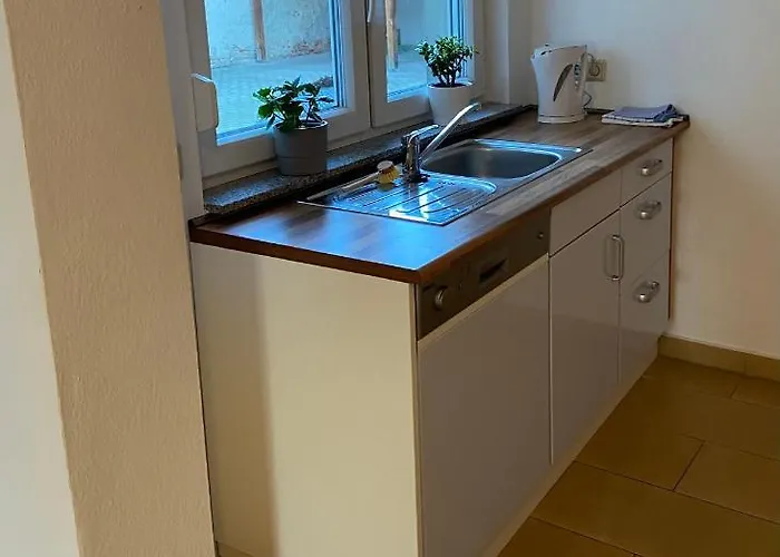 Grosszuegige Mit Schreibtischarbeitsplatz In Genthin Ot *