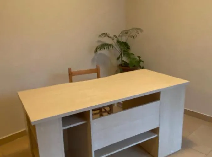 Grosszuegige Mit Schreibtischarbeitsplatz In Genthin Ot