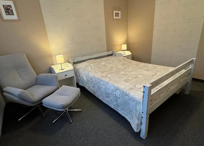 Grosszuegige Mit Schreibtischarbeitsplatz In Genthin Ot *