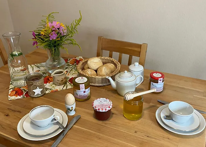 Grosszuegige Mit Schreibtischarbeitsplatz In Genthin Ot アパート *