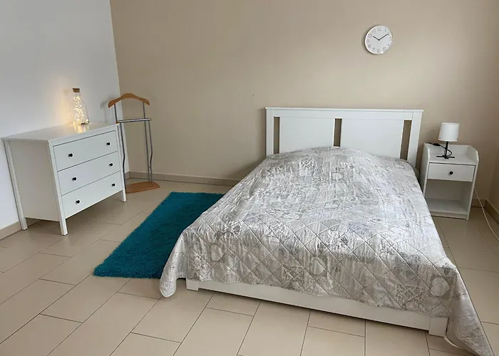 Grosszuegige Mit Schreibtischarbeitsplatz In Genthin Ot アパート Tucheim