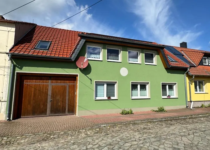 Grosszuegige Mit Schreibtischarbeitsplatz In Genthin Ot